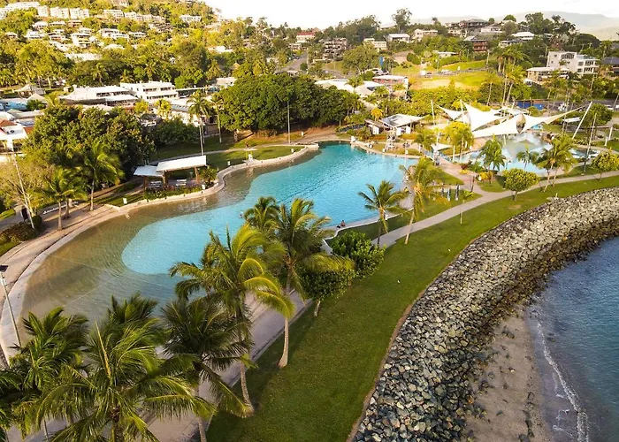Nomads Airlie Beach (Adults Only)